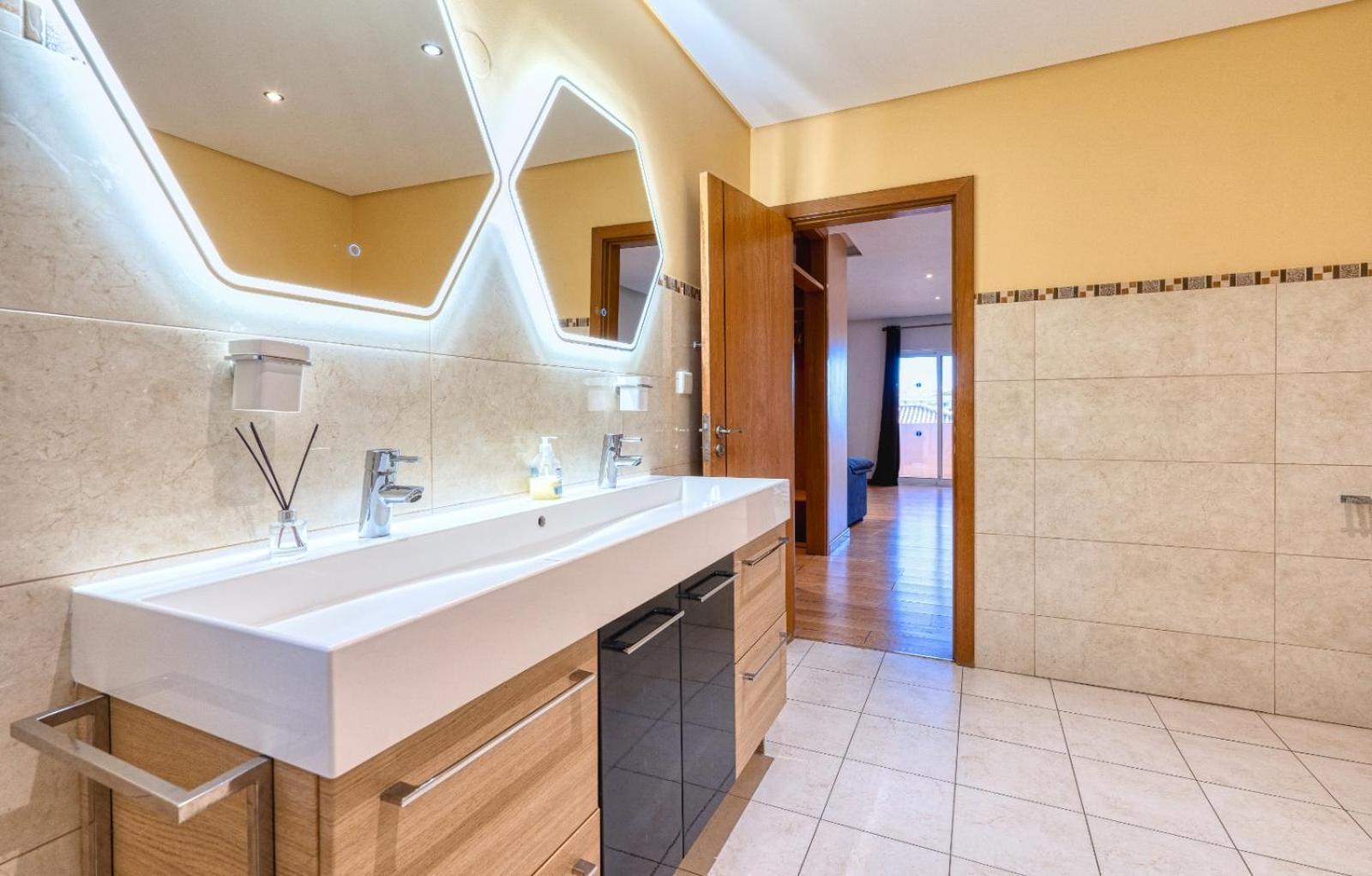 Full Private 300Sqm Villa Jacuzzi Heated Pool Ideal & Quiet Location Albufeira Dış mekan fotoğraf