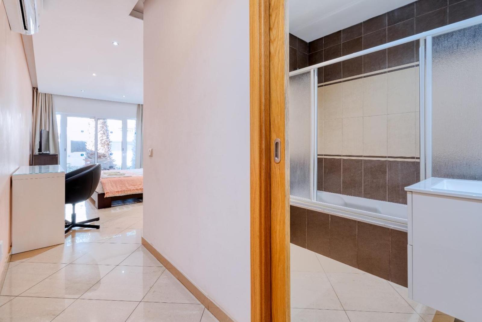 Full Private 300Sqm Villa Jacuzzi Heated Pool Ideal & Quiet Location Albufeira Dış mekan fotoğraf
